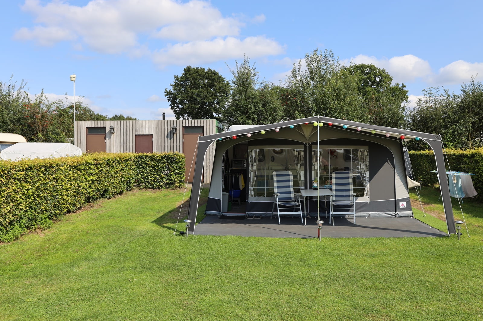 Kampeerplaats met privé sanitairdeboshoek-Vroegboekkorting